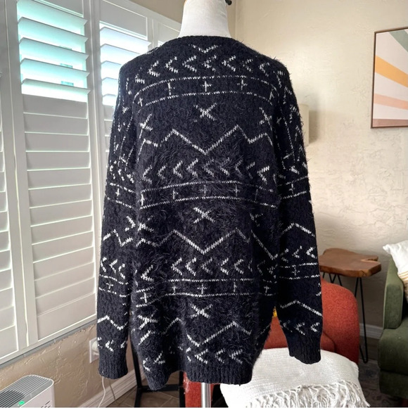 F21 black fuzzy oversized crew neck sweater - Picture 4 of 6